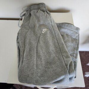 Womens wide leg Nike sweatpants (XS 0-2)